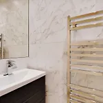Modern - 2br-6p - Marais *